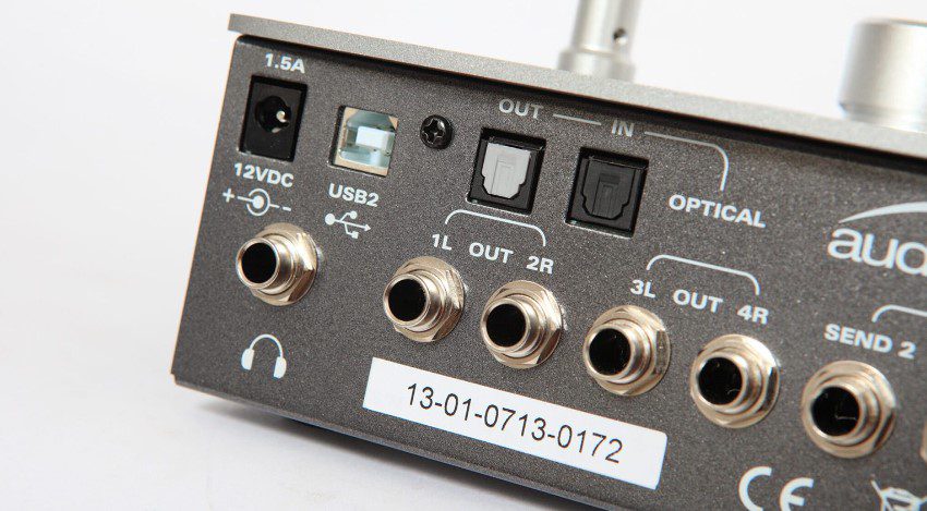 L'USB 2.0 è ancora lo standard per collegare un'interfaccia audio al computer: 