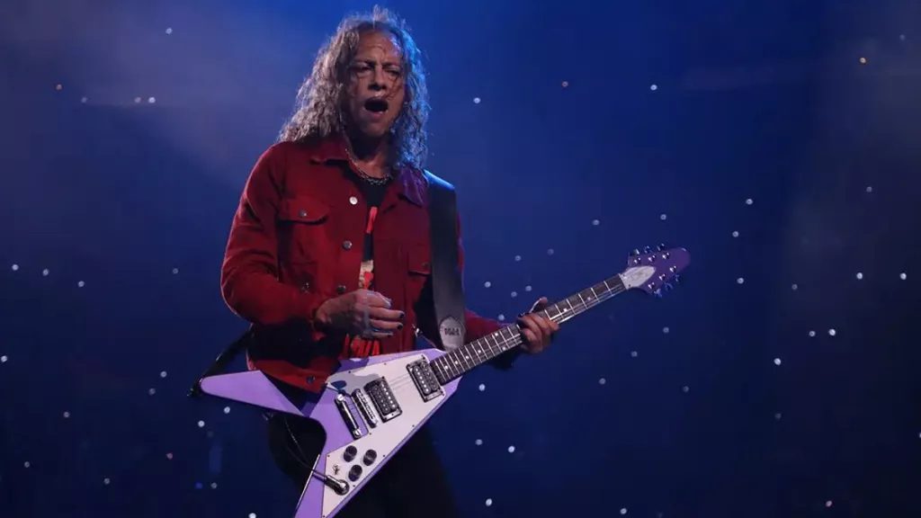 Vedremo una Gibson Kirk Hammett Flying V in viola?