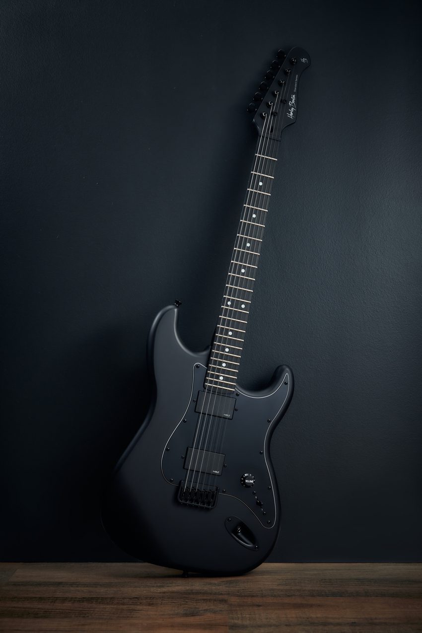 Harley Benton ST-20HH Active SBK con un look nello stile di Jim Root