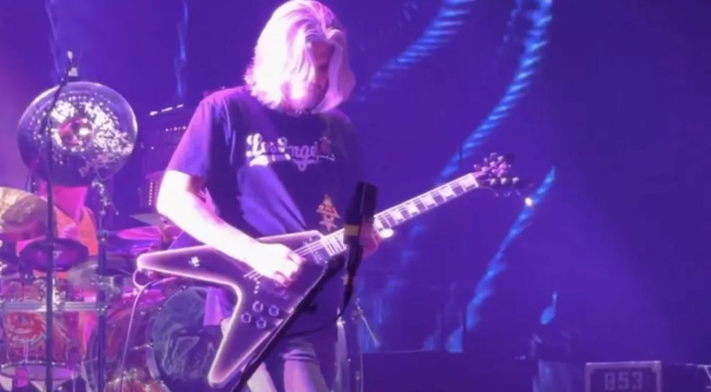 La nuova Gibson Adam Jones Flying V è stata avvistata dal vivo a un concerto dei Tool?