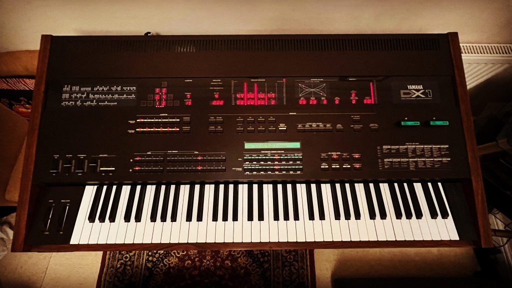 Fronte Yamaha DX1