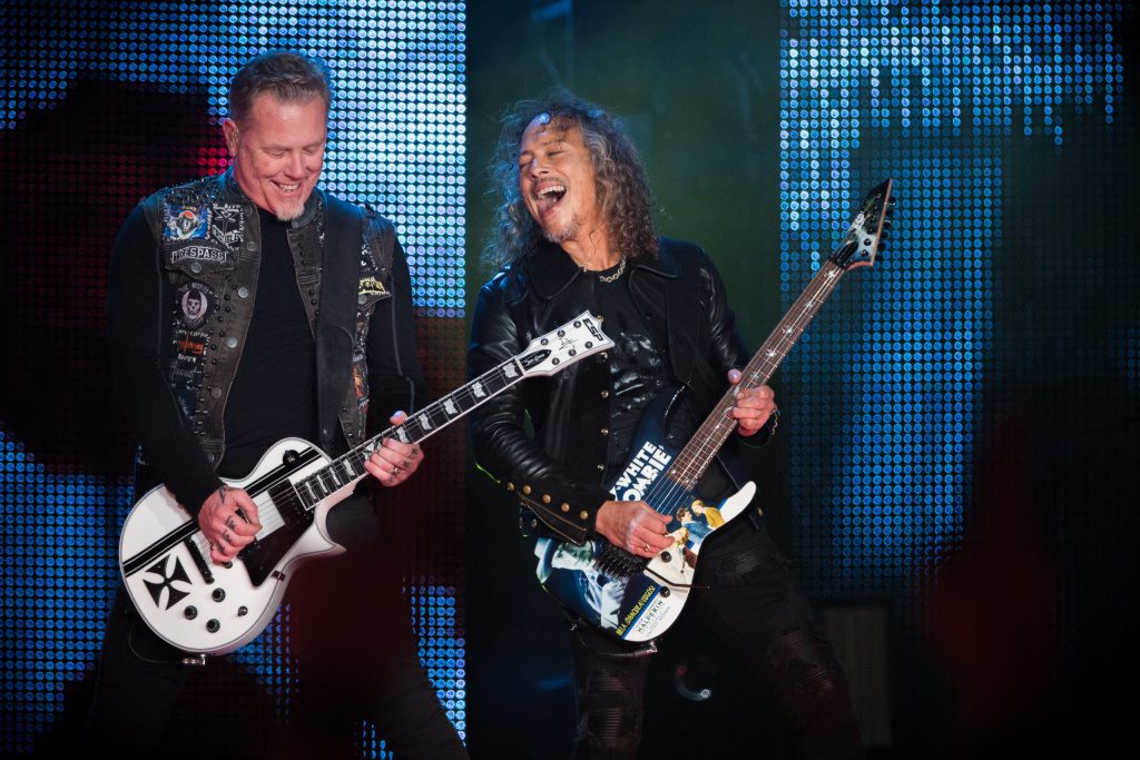 Hetfield e Hammett, negli anni più recenti, suonano chitarre ESP signature. Prima di scoprire le ESP, tuttavia, le Jackson e le Gibson erano i loro strumenti preferiti