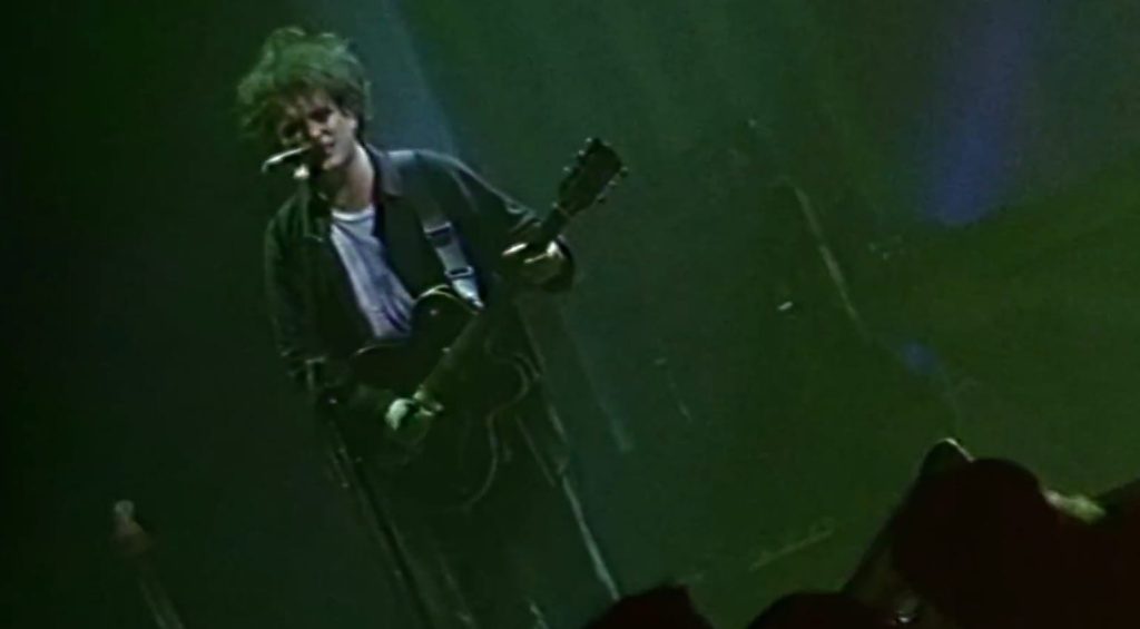 Robert Smith dal vivo nel 1992 con la sua Gibson Chet Atkins Country Gentleman