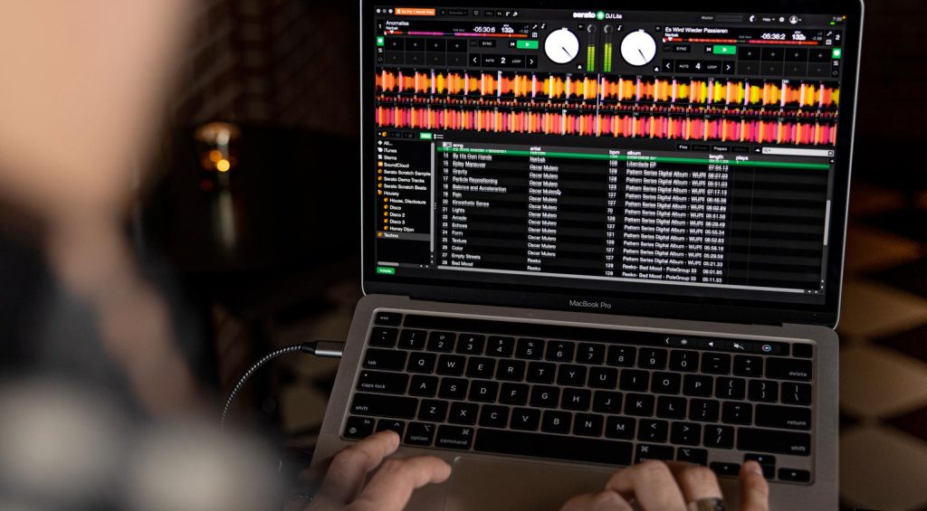 Serato DJ Lite è incluso, ma il controller è compatibile anche con Serato DJ Pro