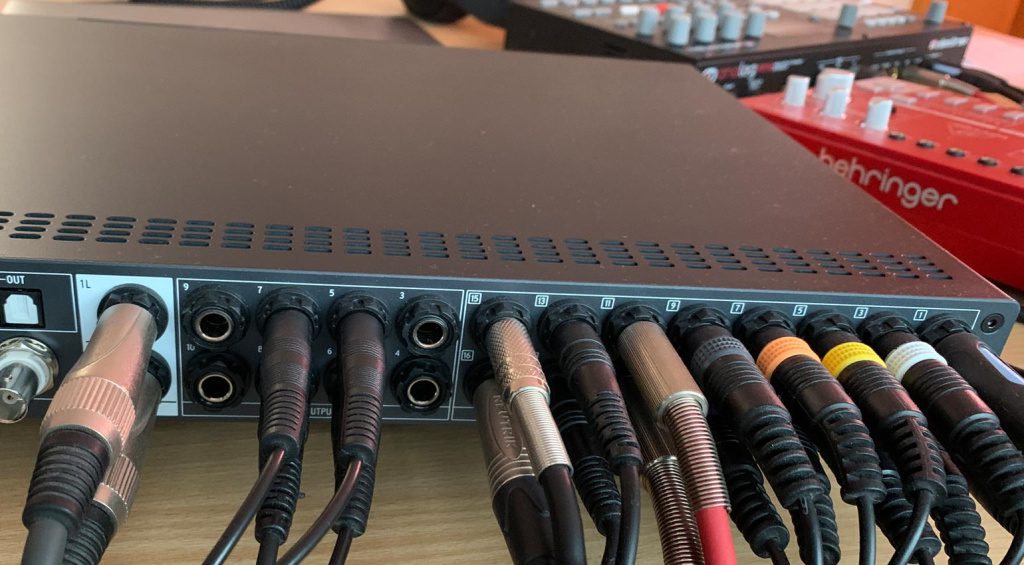 La AudioFuse 16Rig offre molte connessioni ed è adatta agli studi DAW-based con sintetizzatori, drum machine e campionatori