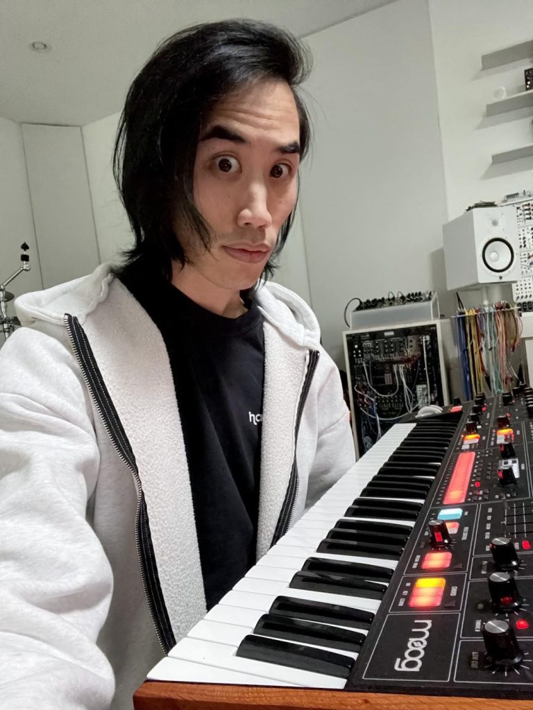 Andrew Huang mostra il nuovo Moog