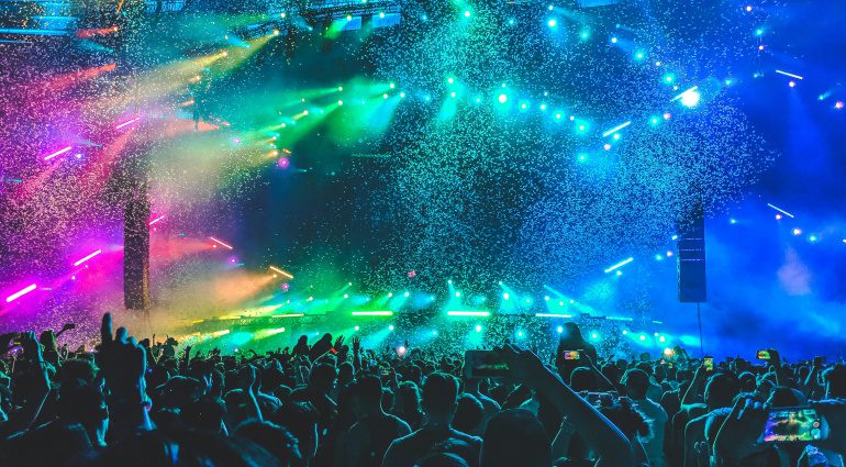 Esibirsi al festival di Ibiza: i DJ pagheranno 5000€