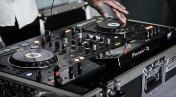 KUVO, DJ Monitor e NTIA: un nuovo team per royalties eque nei club e nei festival
