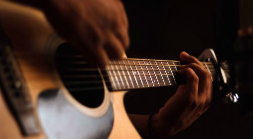 Come registrare la chitarra acustica: cosa serve e come farlo