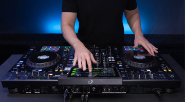 AlphaTheta XDJ-AZ: è arrivato il nuovo controller DJ standalone a 4 deck