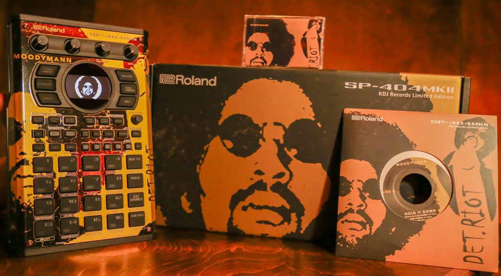 Il pacchetto completo comprende un singolo da 7″ e il mixtape Moodymann