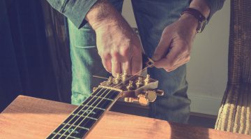 Cambiare le corde alla chitarra acustica e classica - Un metodo semplice