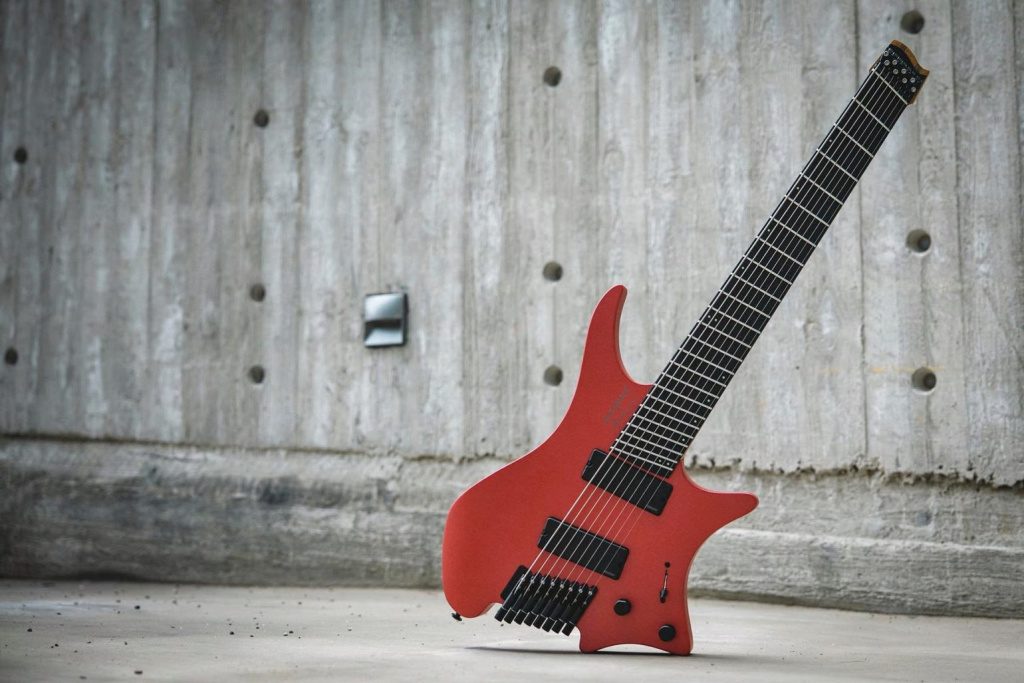 Strandberg spinge sul design delle chitarre headless