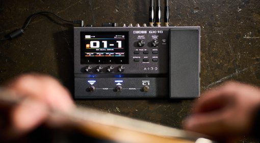 Boss GX-10 multieffetto compatto super potente e con touchscreen!