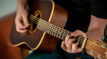 Accessori per Chitarra Acustica - I Migliori da Avere Sempre con Te