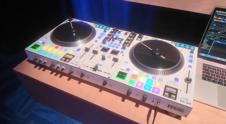 Rane One MKII Controller DJ motorizzato: stem, effetti e tanto altro!