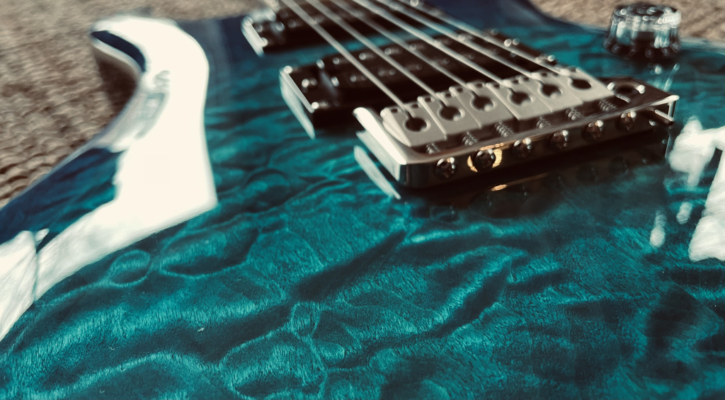 PRS SE Custom 24-08 Quilt Lake Blue: Top in acero quilted