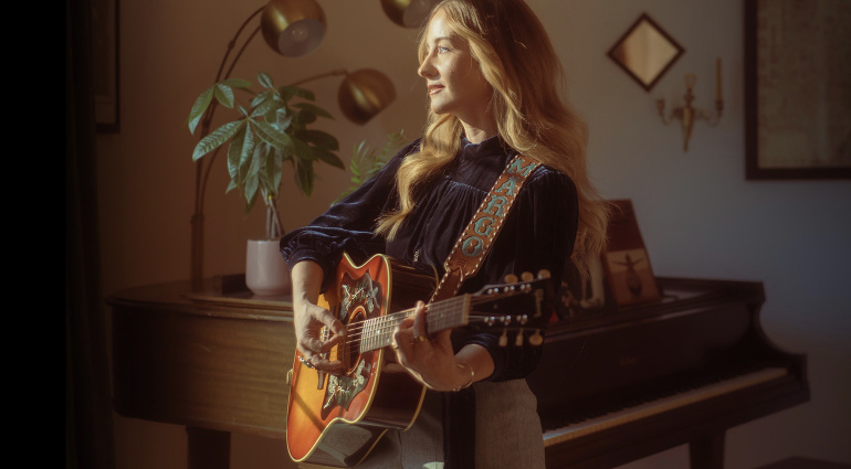 Gibson Margo Price J-45: La Chitarra Acustica Signature Perfetta per i Cantautori!