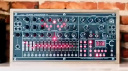 Flame Instruments Mäander-M: ritorna il synth wavetable con banco filtri analogico