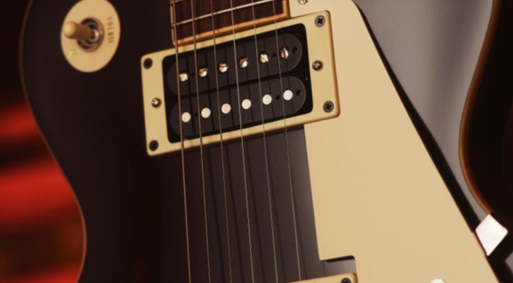 Pickup al manico e pickguard