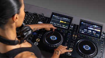 AlphaTheta CDJ-3000X: WiFi, streaming e touchscreen più grande