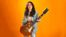 Bella Rayne: dalla chitarra rubata alla Gibson Goldtop 1957